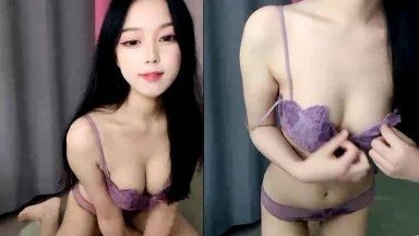 长驱直入紫霞仙女来大姨妈也要直播穿着紫色情趣内衣脱掉内裤给看屄屄特写揉波波诱惑得狼友蠢蠢欲动.
