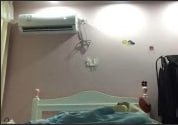 两个美女睡不了觉一起锻炼身体