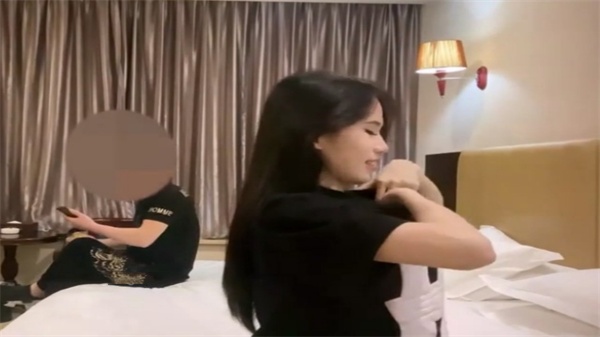 探花推车哥-含鲍待放吹弹可破娇羞少女眉眼怀春