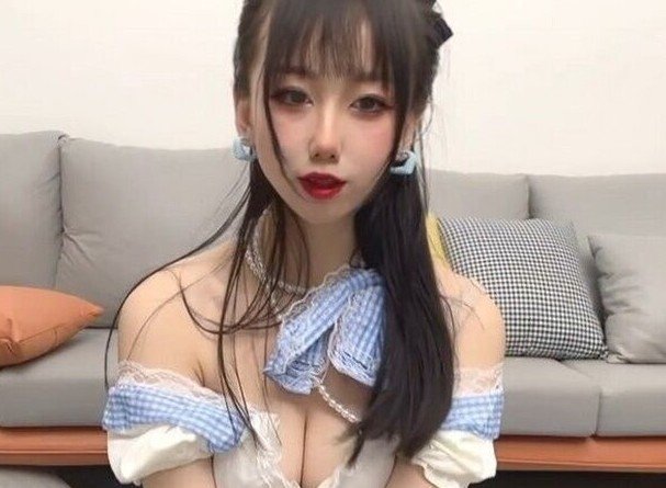 貌美小桃酱女仆装初体验服侍主人尽情享用小桃的肉体全自动榨汁尤物口爆吞精.