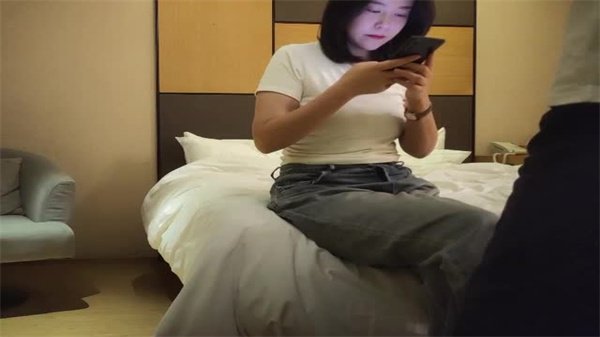 粉丝翘首以盼等来黑丝御姐