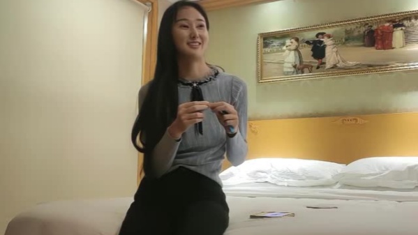 壹屌探花超清设备偷拍：温柔空姐女神被操到呻吟求饶，娇喘连连内射中出