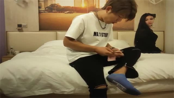 寻花偷拍-男主高价約了个肉感肥臀大奶御姐穿上高跟黑丝激情啪啪