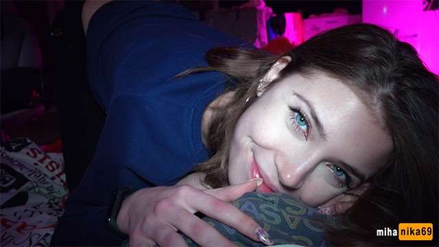 【MihaNika69】极品洋妞4K高清POV视角 狂野骑乘 让你身临其境疯狂爆操